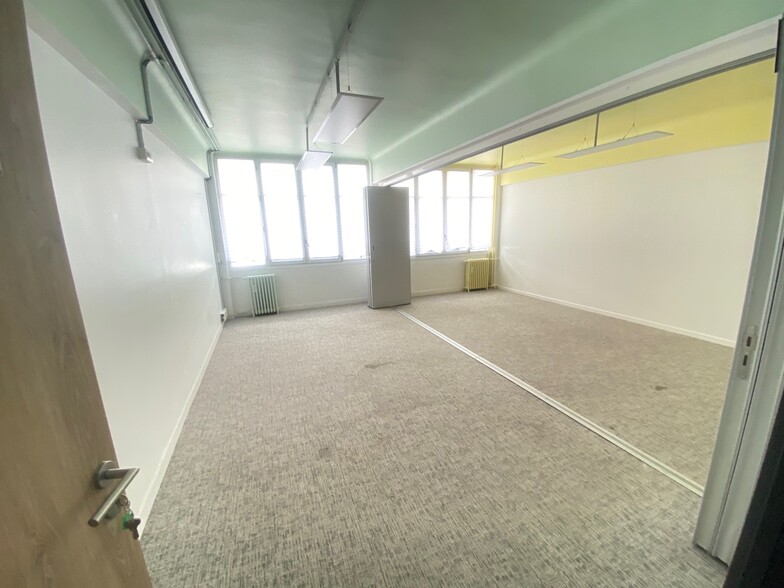 Rue Des Petites Ecuries, Paris for lease - Building Photo - Image 3 of 9