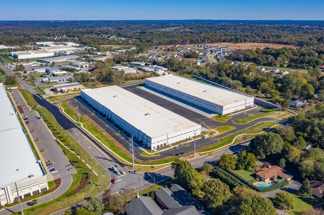 Plus de détails pour 180 International Dr NW, Concord, NC - Industriel à louer