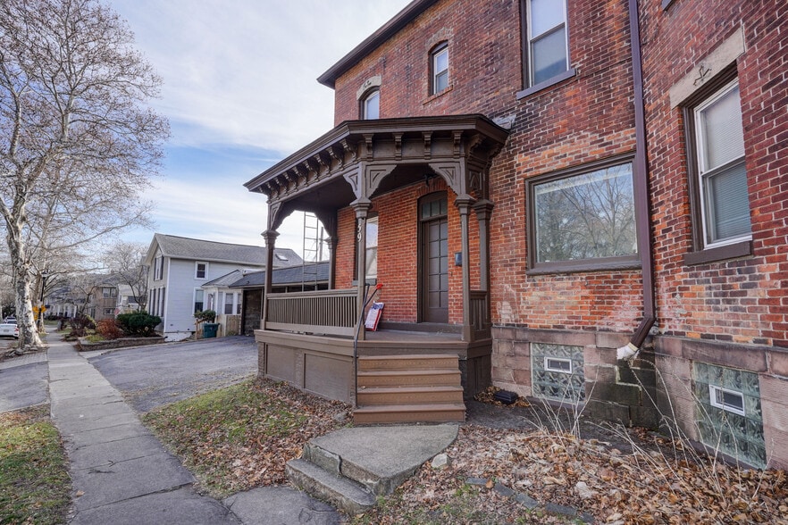 42 Rowley St, Rochester, NY à vendre - Photo du bâtiment - Image 2 de 15