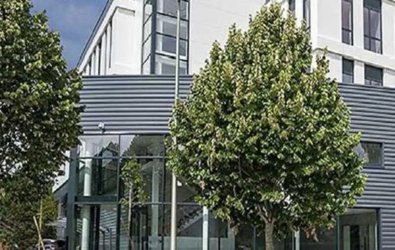 Flex dans Guyancourt à louer - Photo du bâtiment - Image 3 de 4