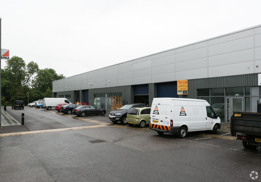 15 Avro Gate, Swindon à louer - Photo du bâtiment - Image 2 de 3