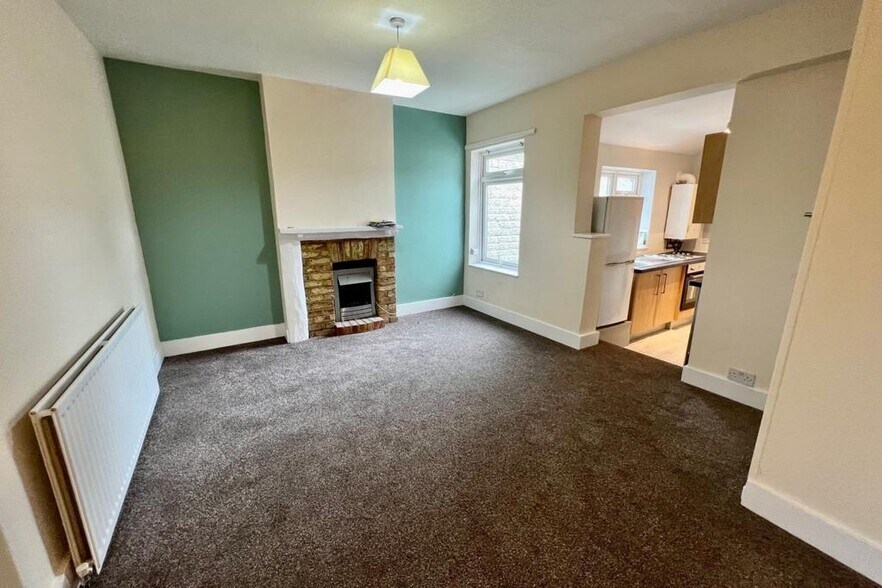 98 Thorpe Lea Rd, Egham à vendre - Photo du bâtiment - Image 2 de 5