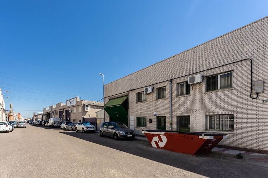 Calle Álamo, 41, Humanes de Madrid, Madrid for lease - Building Photo - Image 2 of 3