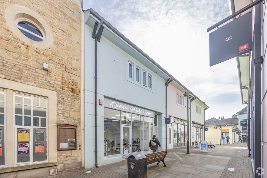 6-9 Borough Para, Chippenham for lease - Building Photo - Image 2 of 5