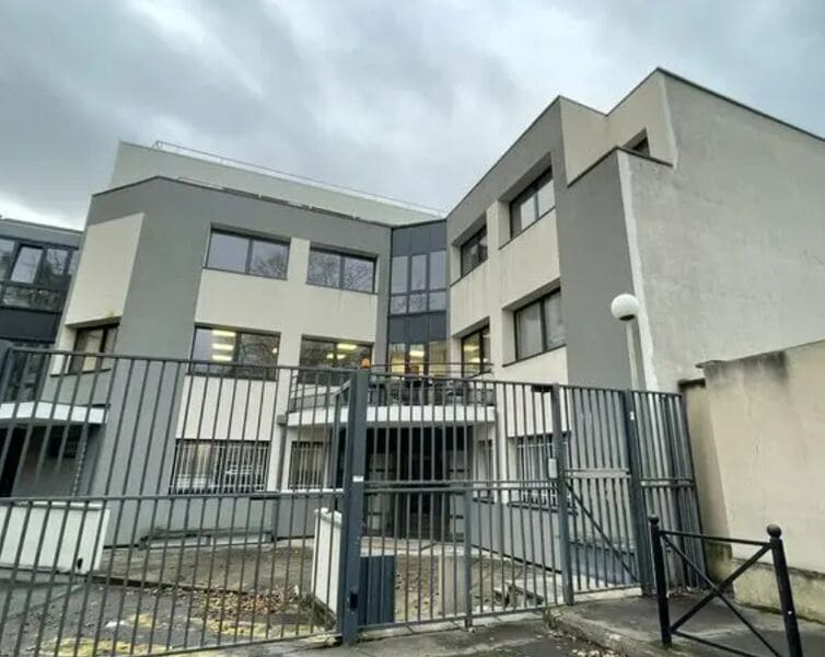 Office in Clichy for sale Building Photo- Image 1 of 12