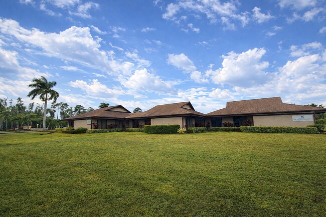 More details for 12734 Kenwood Ln, Fort Myers, FL - Office for Sale