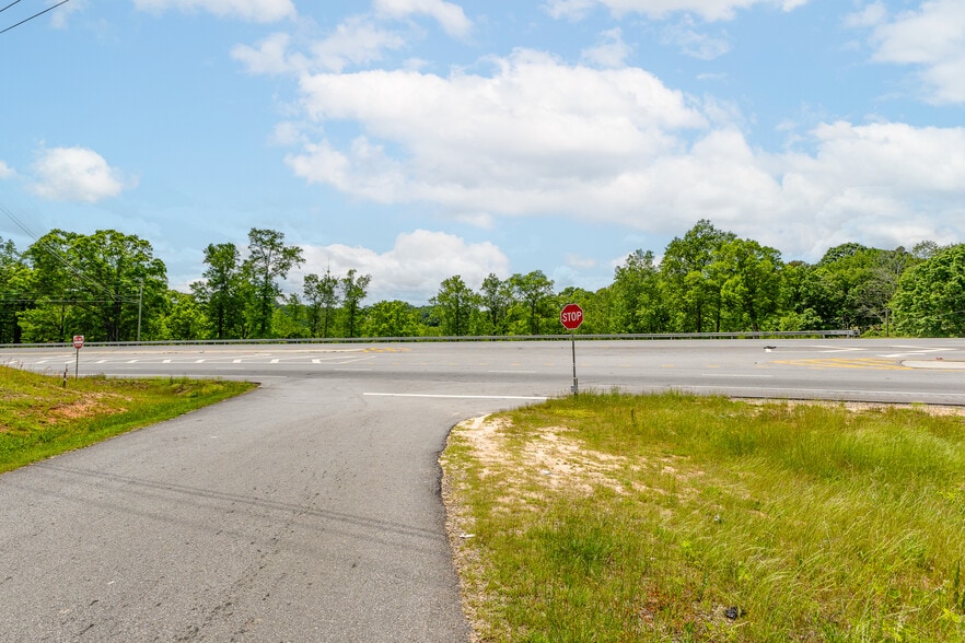 16 Pleasant Hill Dr, Talmo, GA for sale - Building Photo - Image 3 of 30