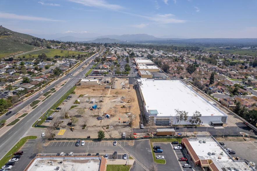 7840 Limonite Ave, Jurupa Valley, CA for lease - Building Photo - Image 1 of 14