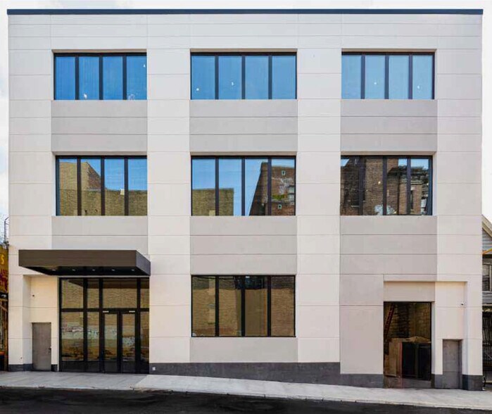 2511 E Marion Ave, Bronx, NY à louer - Photo du bâtiment - Image 1 de 3