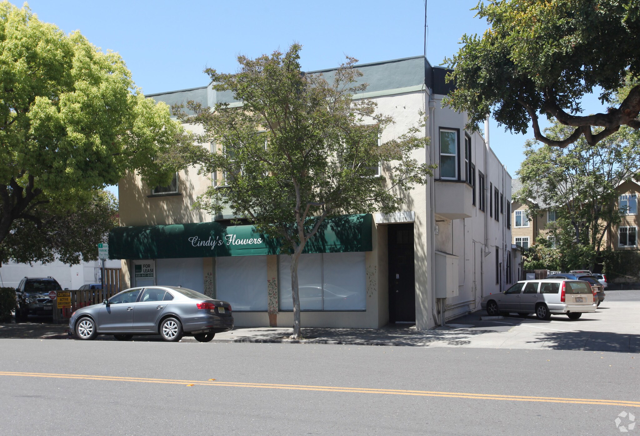 556-558 Santa Cruz Ave, Menlo Park, CA à louer Photo principale- Image 1 de 4