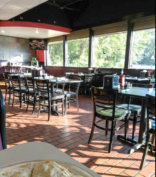 1005 S Timberland Dr, Lufkin, TX for lease - Interior Photo - Image 2 of 4