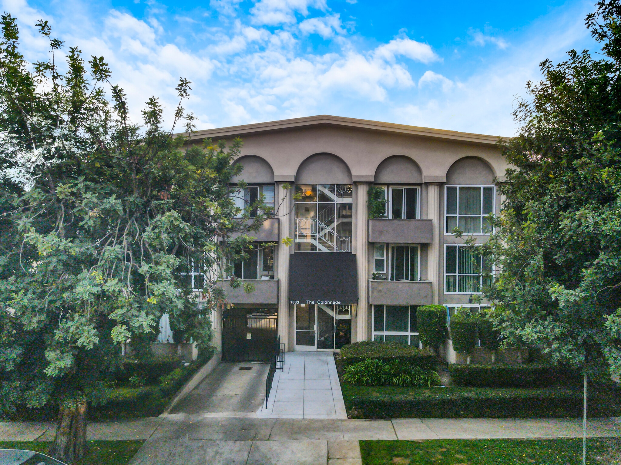 1833 Westholme Ave, Los Angeles, CA à vendre Photo du bâtiment- Image 1 de 20