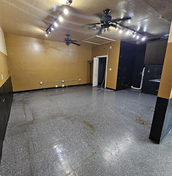 355 W Busch Blvd, Tampa, FL à louer - Photo du bâtiment - Image 3 de 3