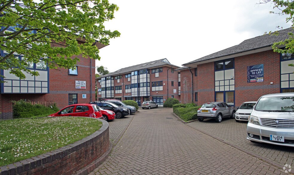 16 Millbrook Road East, Southampton à louer - Photo du bâtiment - Image 2 de 2