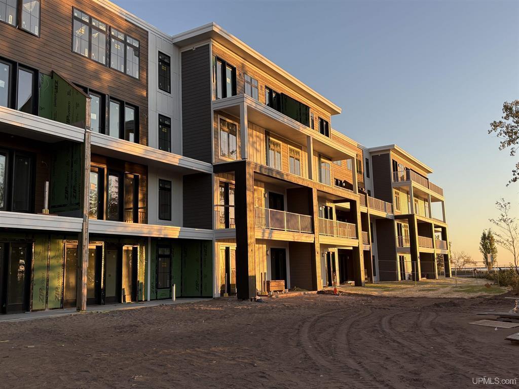 2401 Lakeshore Blvd, Marquette, MI 49855 - Unit 5-27 - - Interior Photo - Image 2 of 15