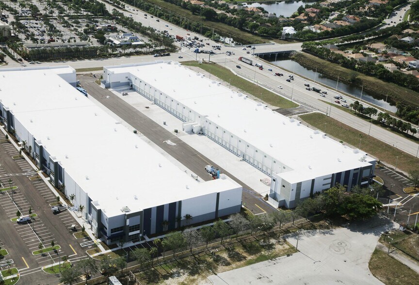 101 Sansburys Way, West Palm Beach, FL à louer - Photo du bâtiment - Image 3 de 3