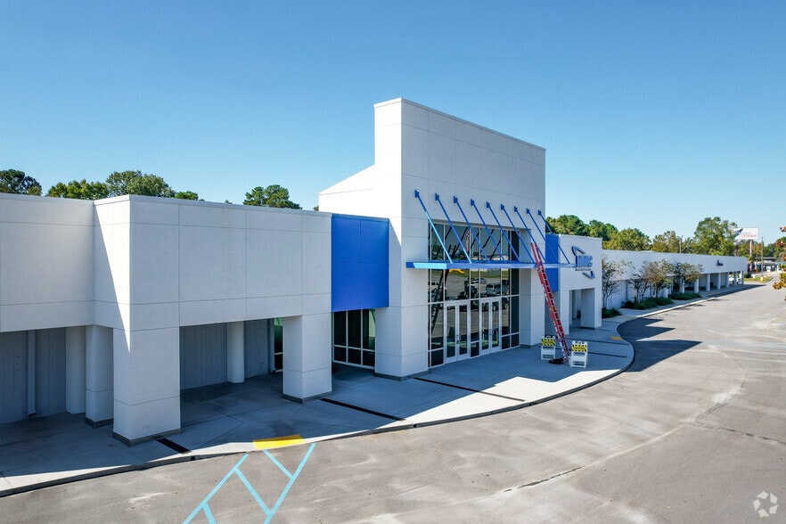 8085 Rivers Ave, North Charleston, SC for lease - Primary Photo - Image 1 of 30