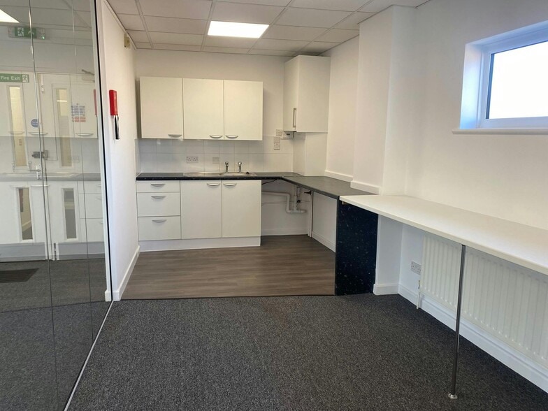 Yonge Clos, Eastleigh for lease - Building Photo - Image 3 of 10