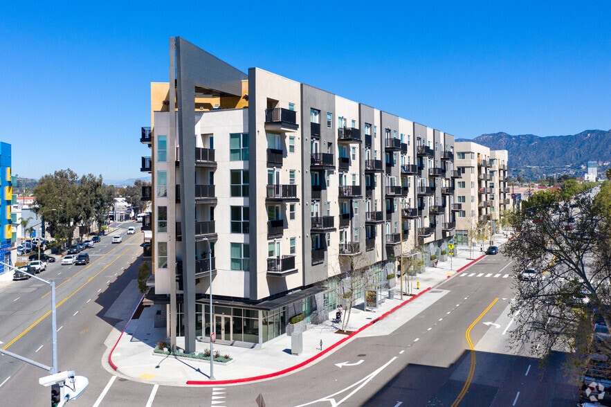 3900 San Fernando Rd, Glendale, CA for lease - Primary Photo - Image 1 of 116