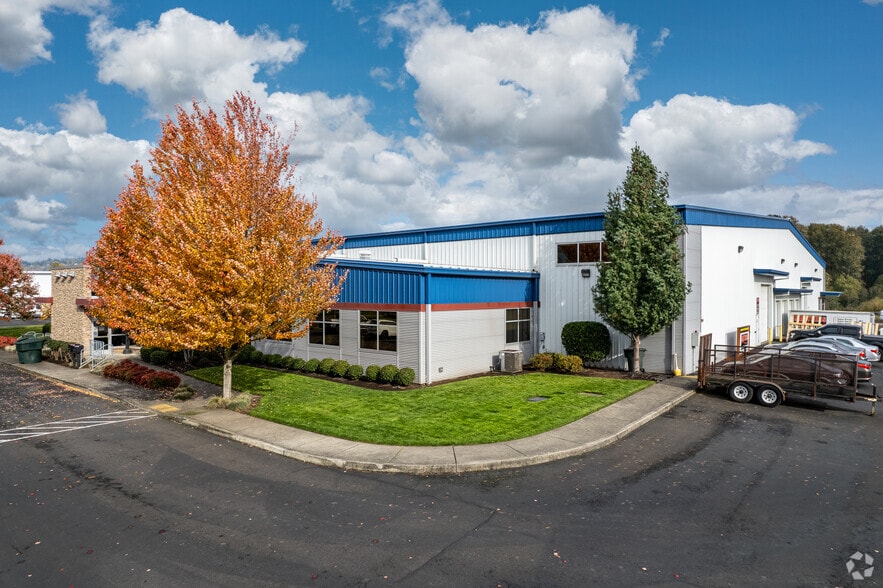 2601 N Hendrickson Dr, Kalama, WA à louer - Photo du bâtiment - Image 3 de 5