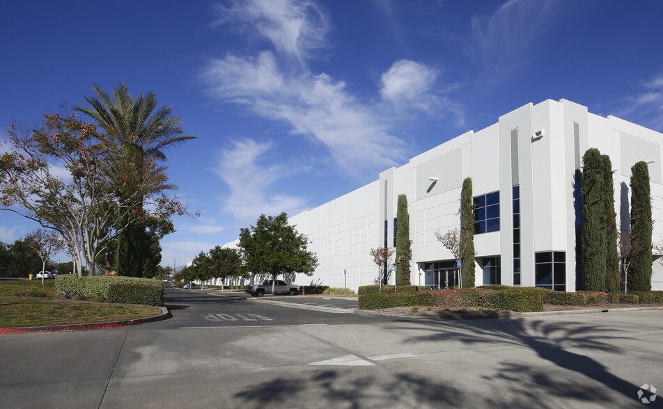 12215 Holly St, Riverside, CA for lease - Building Photo - Image 3 of 5