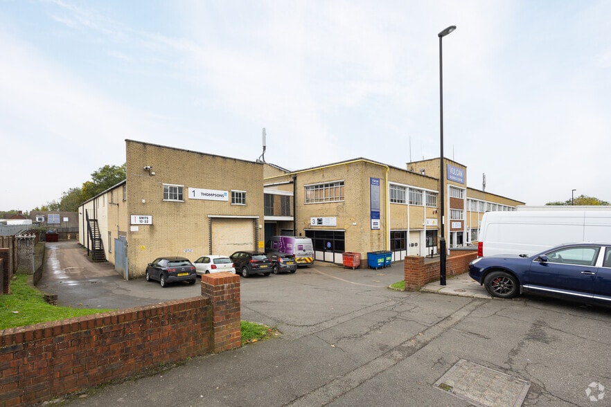 Vulcan Way, Croydon for lease - Building Photo - Image 2 of 5