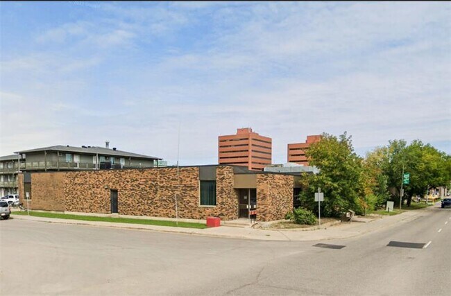 Plus de détails pour 9702 Hardin St, Fort McMurray, AB - Spécialité à vendre