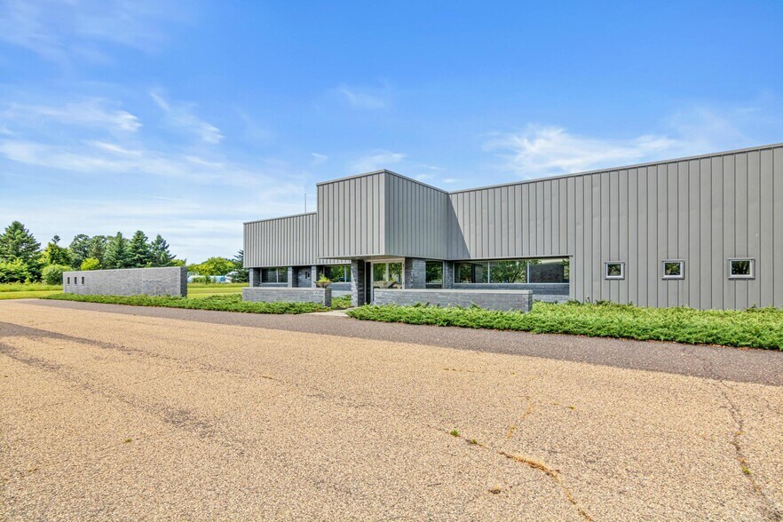 803 Prospect Ave, Osceola, WI à vendre - Photo du bâtiment - Image 1 de 32