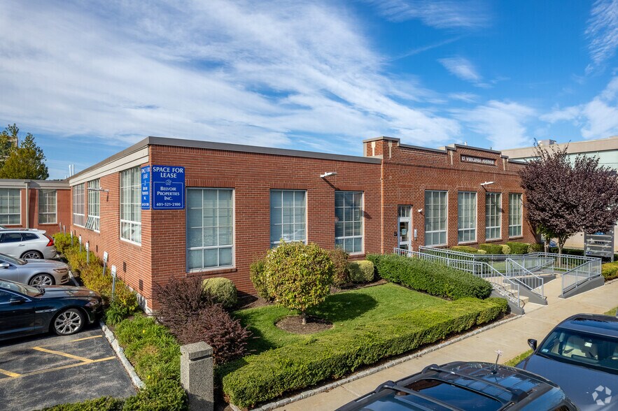 17 Virginia Ave, Providence, RI à louer - Photo du bâtiment - Image 1 de 5