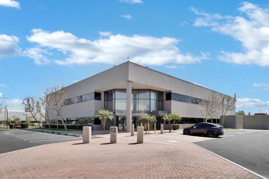 1600 Sunflower Ave, Costa Mesa, CA for lease - Building Photo - Image 2 of 15