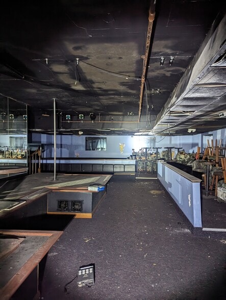 7925 Nevada Ave, Hammond, IN for sale - Interior Photo - Image 2 of 6