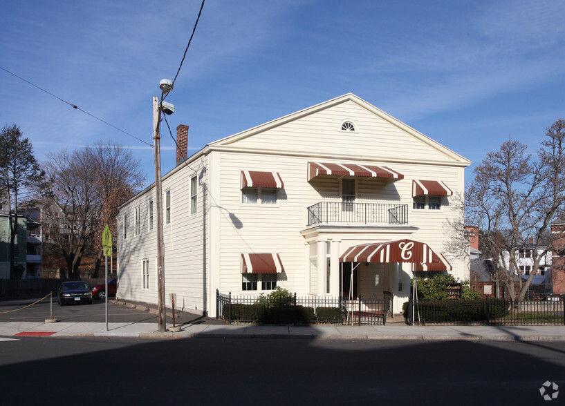 932 Bank St, Waterbury, CT à vendre - Photo principale - Image 1 de 1