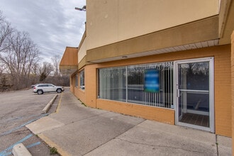 5500-5578 Cooley Lake Rd, Waterford, MI for lease Building Photo- Image 2 of 23