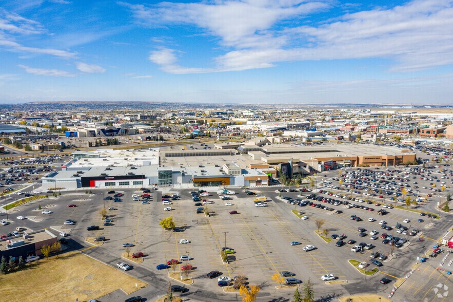 2525 36 St NE, Calgary, AB à louer - Aérien - Image 2 de 4