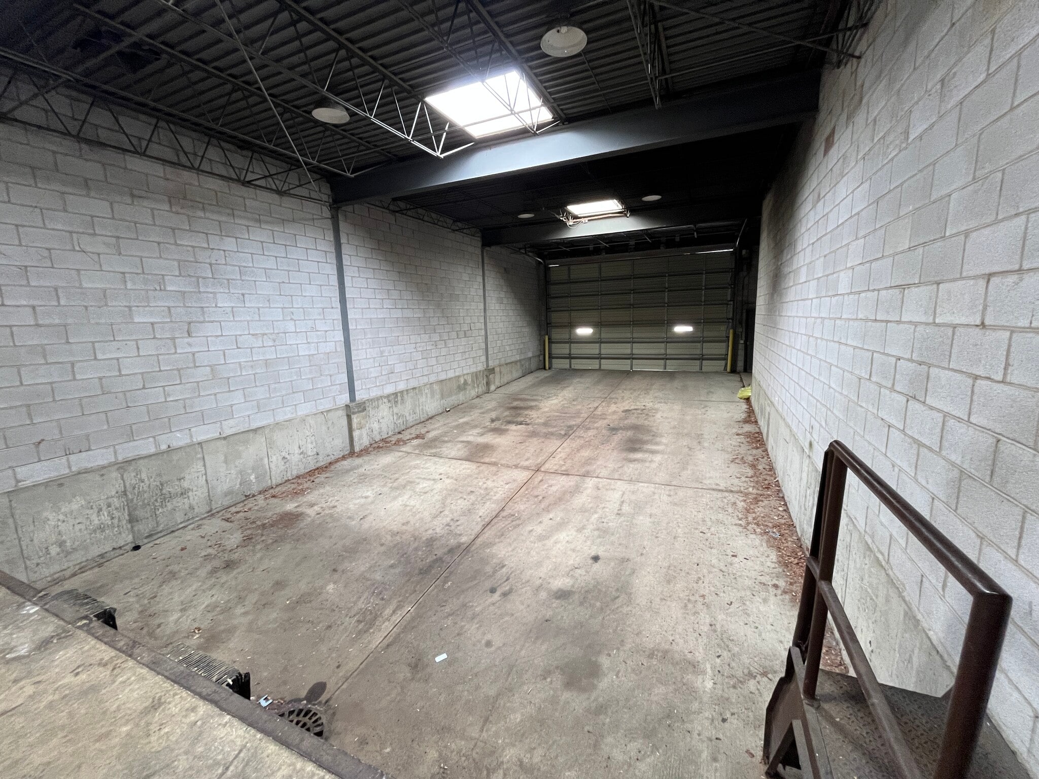 910 Sherwood Dr, Lake Bluff, IL for lease Interior Photo- Image 1 of 7