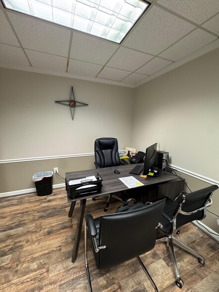 3060 Mercer University Dr, Atlanta, GA for sale - Interior Photo - Image 2 of 10