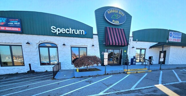 More details for 200 Hobson St, McMinnville, TN - Retail for Lease