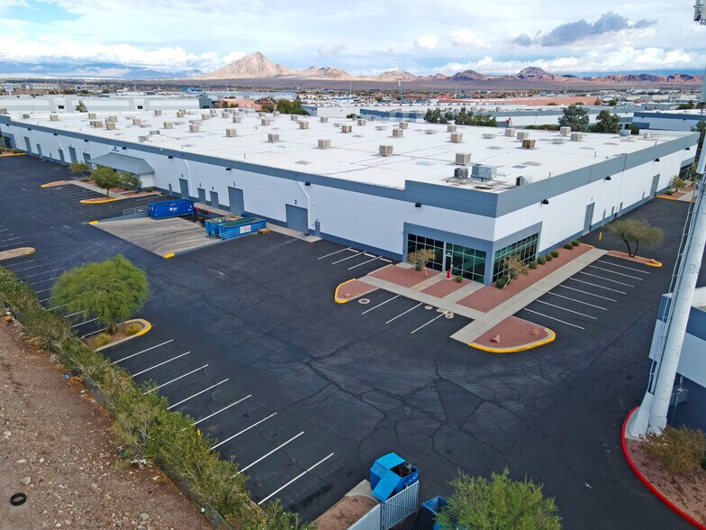 451 Mirror Ct, Henderson, NV à louer - Photo du bâtiment - Image 3 de 4