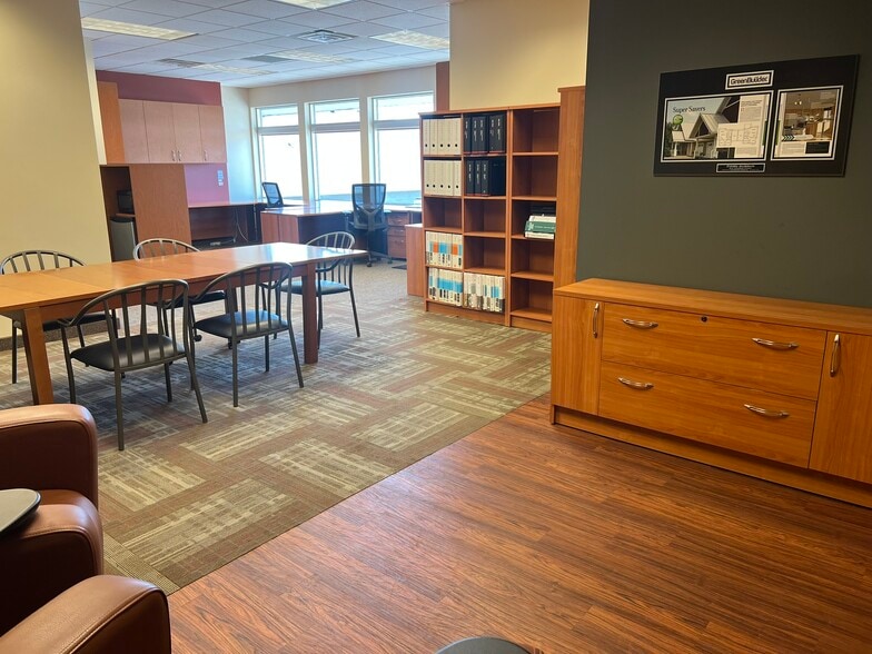 215 N 2nd St, River Falls, WI for lease - Building Photo - Image 1 of 8