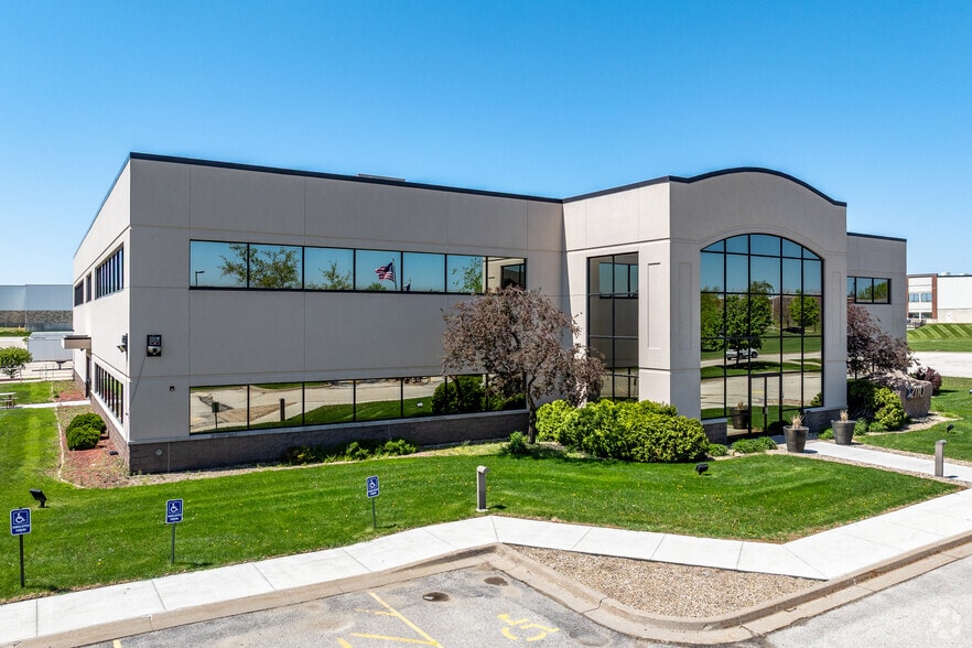 2110 Fiserv Drive Southwest, Cedar Rapids, IA for lease - Primary Photo - Image 1 of 5