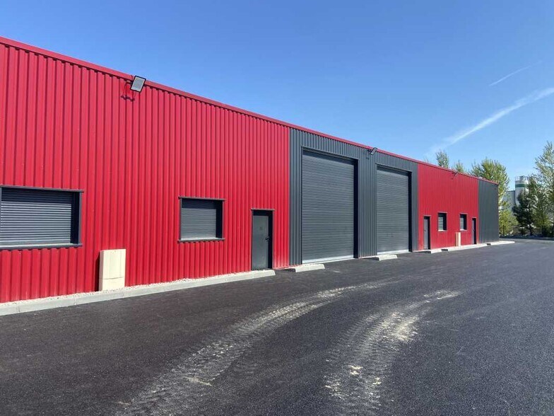 Flex in Saint-Jean-d'Illac for lease - Building Photo - Image 1 of 8