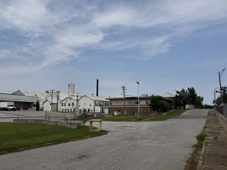 620 S Linden St, Sapulpa, OK for lease - Building Photo - Image 3 of 6
