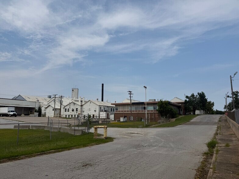 620 S Linden St, Sapulpa, OK à vendre - Photo du bâtiment - Image 2 de 7