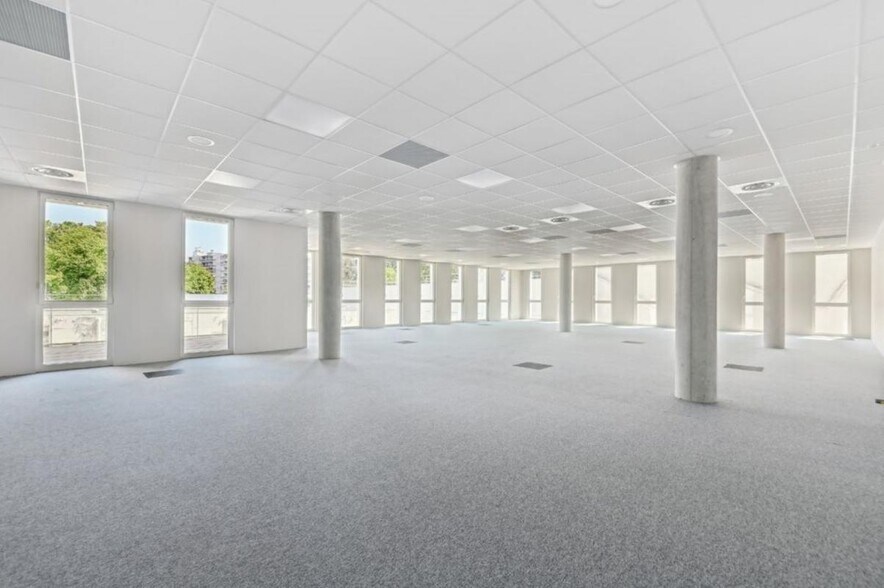Bureau dans Villeurbanne à louer - Photo du bâtiment - Image 1 de 11