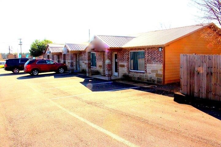 2004-2006 Jacksonville Dr, Henderson, TX à vendre - Photo du bâtiment - Image 3 de 38