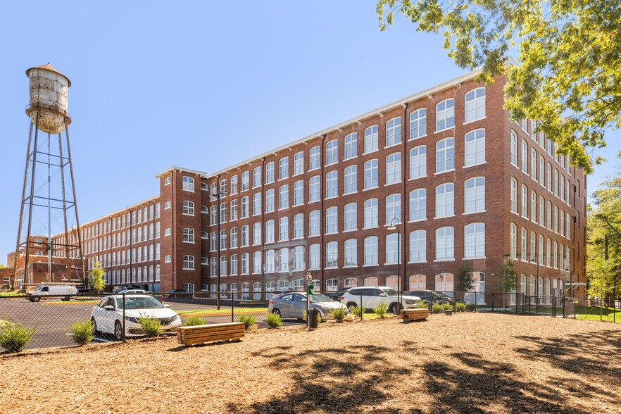 1 E Main St, Greenville, SC à louer - Photo du bâtiment - Image 3 de 14