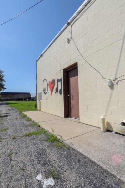 1348-1390 E Bristol Rd, Burton, MI à louer Photo intérieure- Image 1 de 2