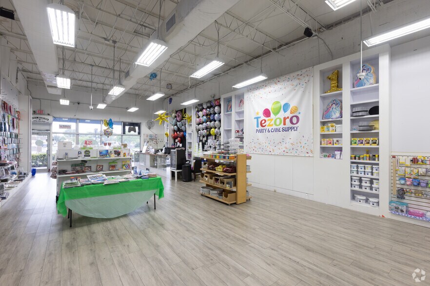 4646-4698 NW 183rd St, Miami Gardens, FL à louer - Photo intérieure - Image 2 de 13