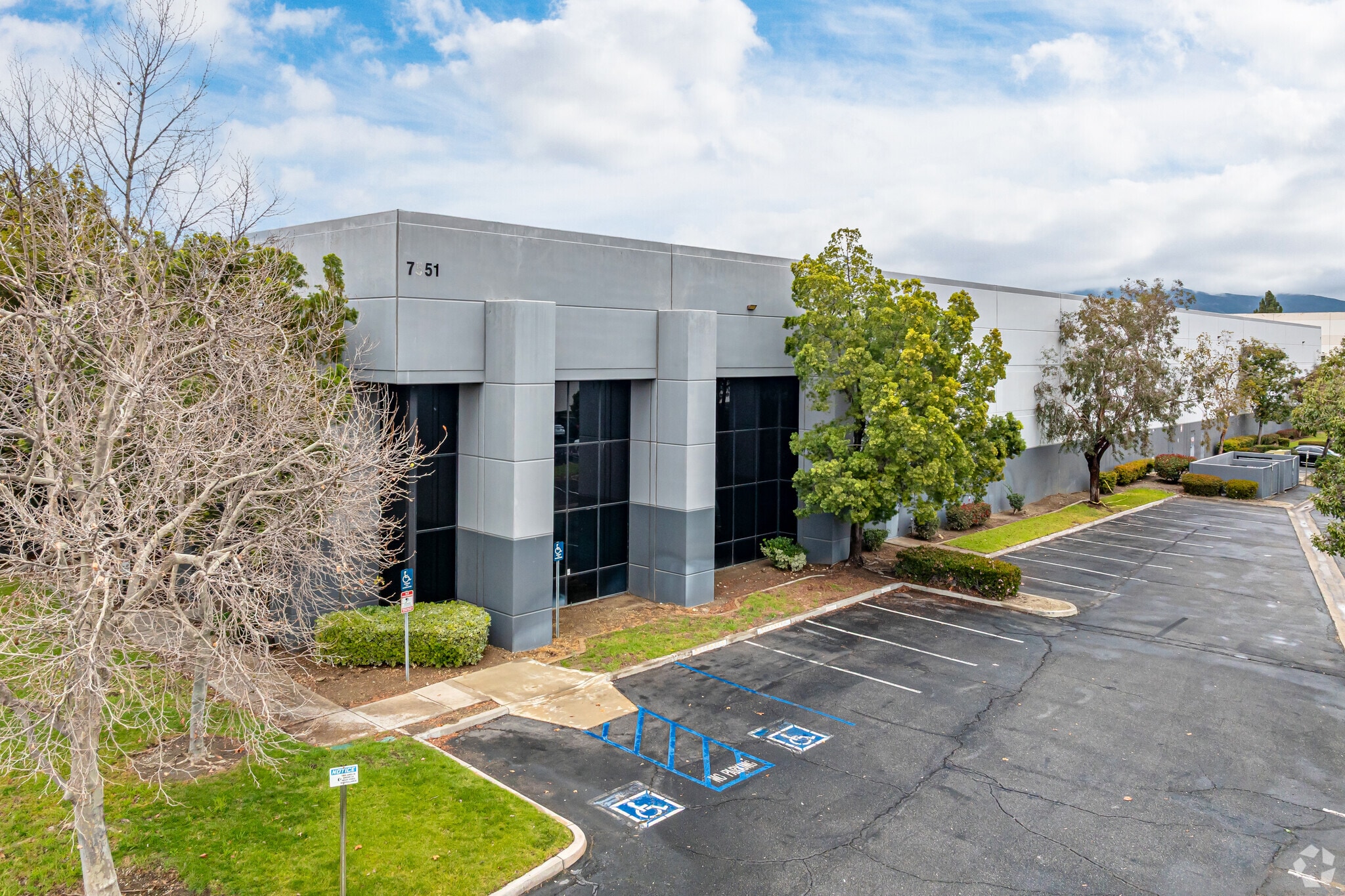 7551 Cherry Ave, Fontana, CA for lease Primary Photo- Image 1 of 5