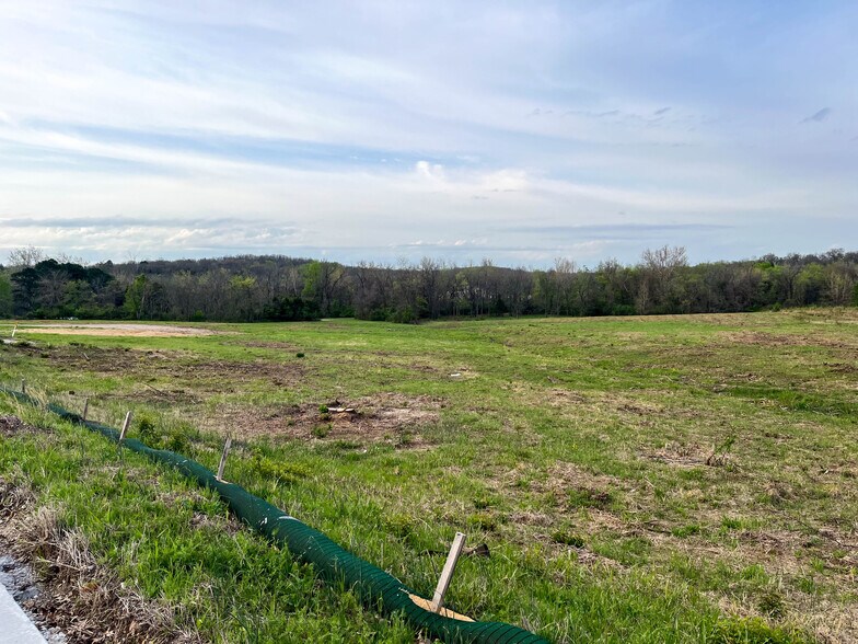 1702 & 1708 Hwy 72, Rolla, MO à vendre - Photo du bâtiment - Image 2 de 3